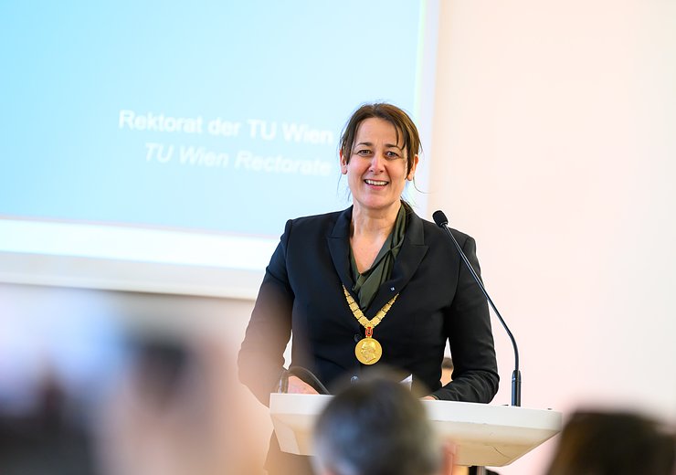 Vice-Rector for Academic Affairs Jasmin Gründling-Riener welcoming awardees and guests — Picture: Matthias Heisler / TU Wien