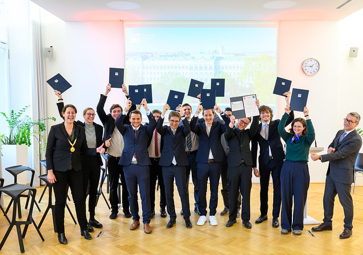 Group picture of all students that were honored at the ceremony — Picture: Matthias Heisler / TU Wien