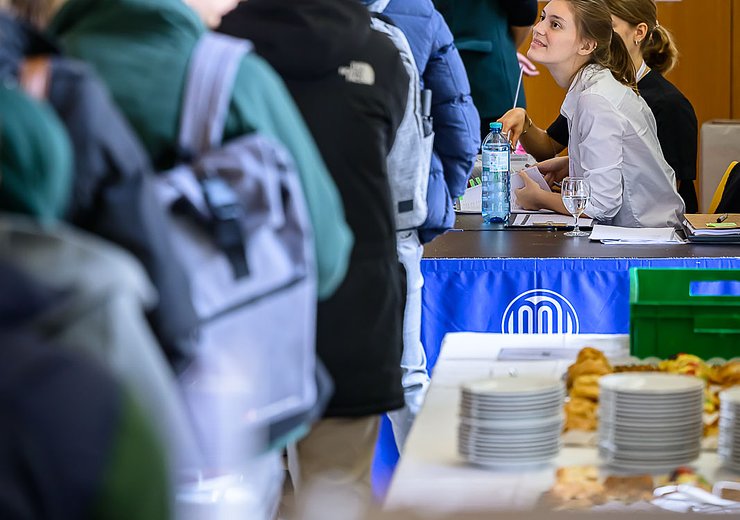 Participants entering the hall in the morning — Picture: MedUni Wien / Marko Kovic
