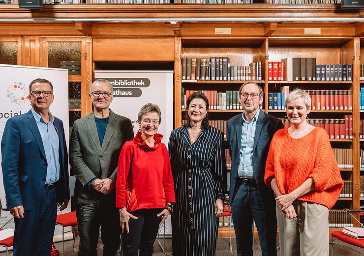 Panelists and moderators fLtR: Wolfgang Renner, Martin Fritz, Gerti Kappel, Veronica Kaup-Hasler, Horst Eichinger, and Anita Eichinger