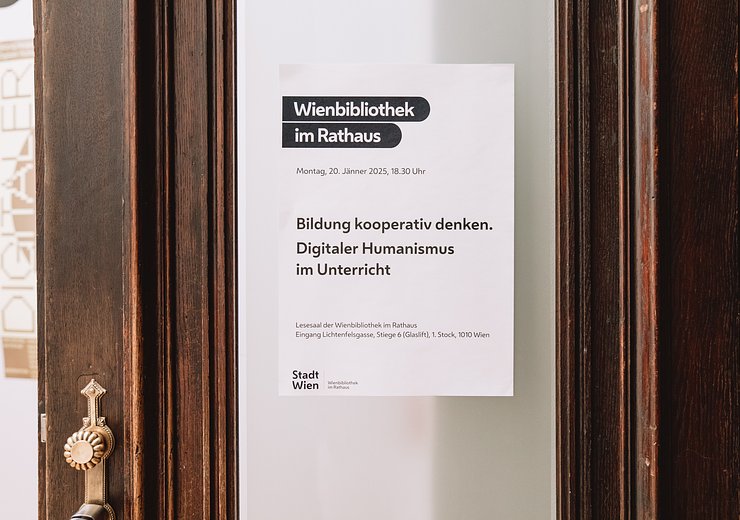 Event-announcement on a door inside city hall — Picture: Wienbibliothek im Rathaus / Teresa Wagenhofer