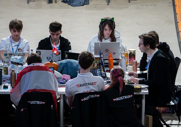 Team Austria hard at work — Picture: Marco Squarcina
