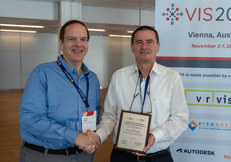 David Ebert (IEEE) and Eduard Gröller at the award ceremony — Picture: Marlene Huber