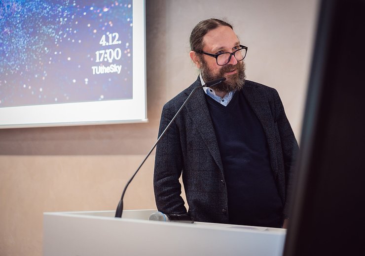 Host and moderator Stefan Woltran — Picture: Markus Hollo / TU Wien Informatics