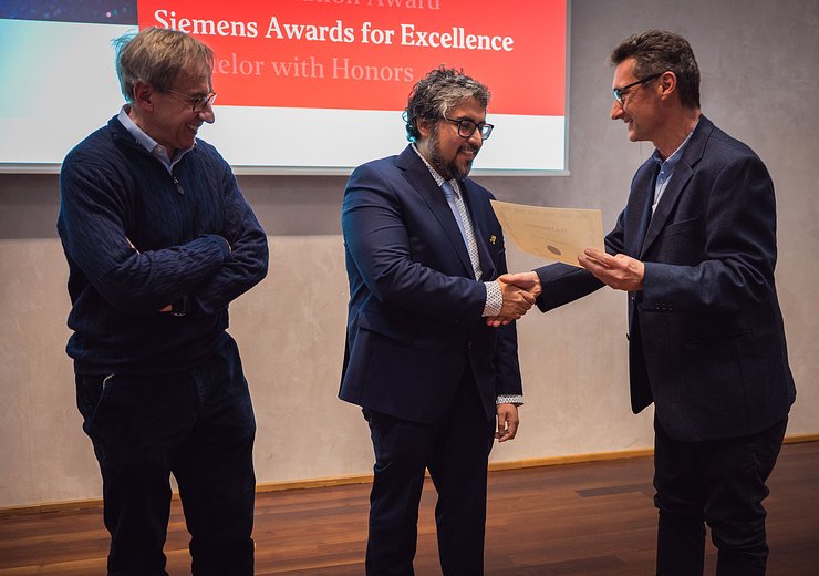 Ulrisch Schmid, Hugo Rincon Galeana - winner of the Best Dissertation Award - and Andreas Steininger — Picture: Markus Hollo / TU Wien Informatics
