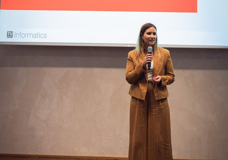 Nicole Graf, Head of Territory Sales at Siemens AG, introducing the Siemens Awards for Excellence — Picture: Markus Hollo / TU Wien Informatics