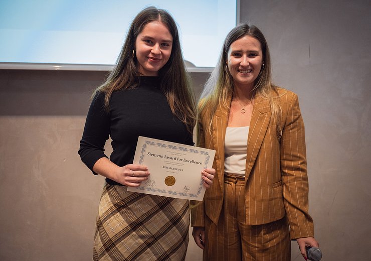 Miriam Jeskova and Nicole Graf — Picture: Markus Hollo / TU Wien Informatics