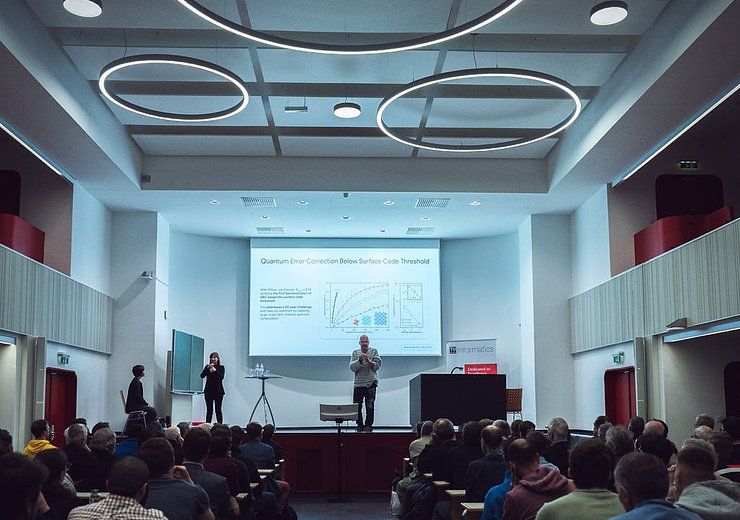 Hartmut Neven and the audience