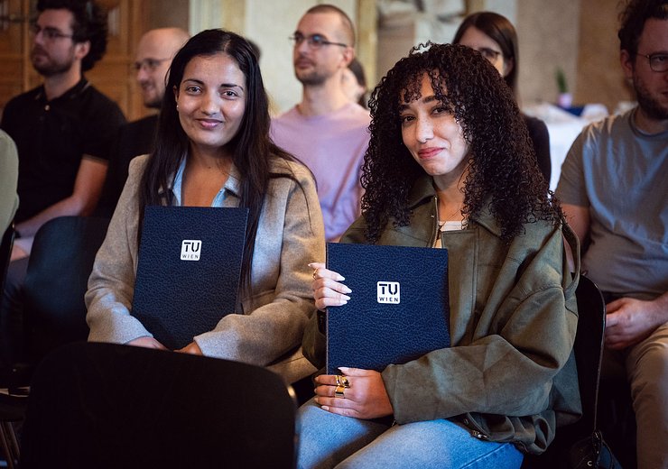 Thhis year's stipend recipients Rasmi Bhattarai and Ghada Ahmed — Picture: Markus Hollo / TU Wien Informatics