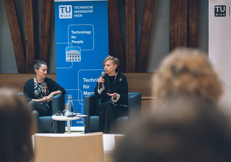 Panel discussion after the first session — Picture: Amélie Chapalain / TU Wien Informatics