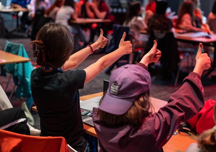 Thumbs up for the idea! — Picture: Jakub Han / Urban Innovation Vienna
