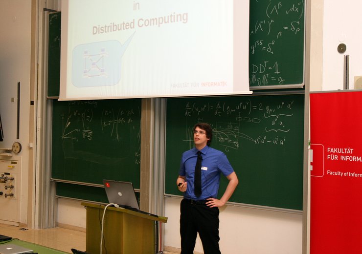 Thomas Nowak, mit dem Vortrag: Topology in Distributed Computing