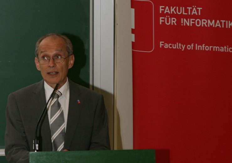 G. Steinhardt, Dekan der Fakultät für Informatik, eröffnet den EPILOG.