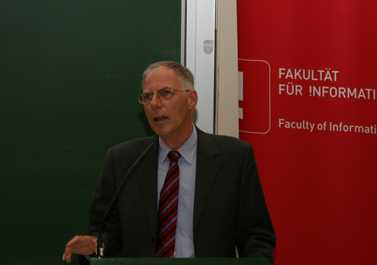 A. Prechtl, Vizerektor für Lehre der TU Wien, bei der Eröffnung.