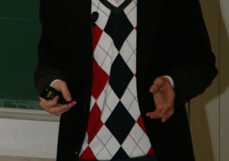 Der Gewinner des "Distinguished Young Alumnus"-Award S. Gabmeyer während seines Vortrages.