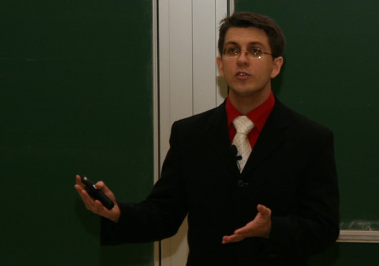 D. Prokesch während seiner Diplomarbeitspräsentation zum Thema "A Light-Weight Parallel Execution Layer for Shared-Memory Stream Processing".