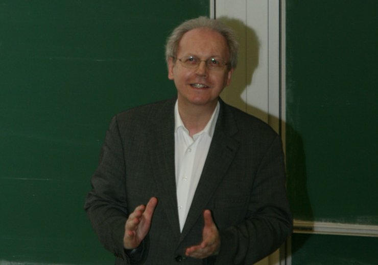 C. Breiteneder leitet die Videopräsentation aus der LVA Multimedia Produktion ein.