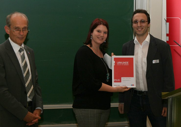 Poster-Award sponsored by Bank Austria: G. Steinhardt und V. Braschel (Bank Austria) mit T. D. Engel.