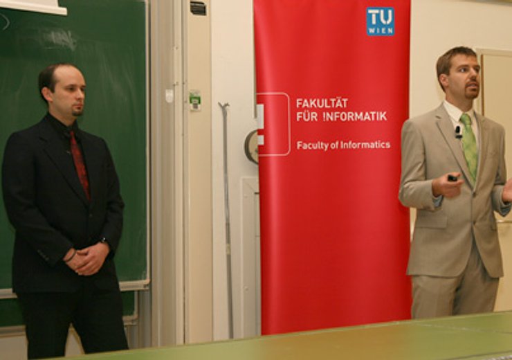 E. Vonach und G. Gerstweiler präsentieren ihre Diplomarbeit "Development of an Active Motion Capture Suit for Teaching Motion Skills".