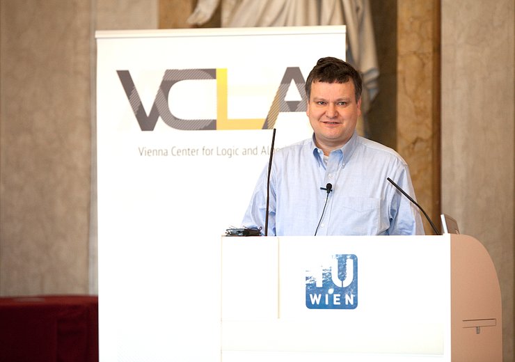 Thomas A. Henzinger während seines Vortrags "Formal Specification and Verification of Markovian Population Models".