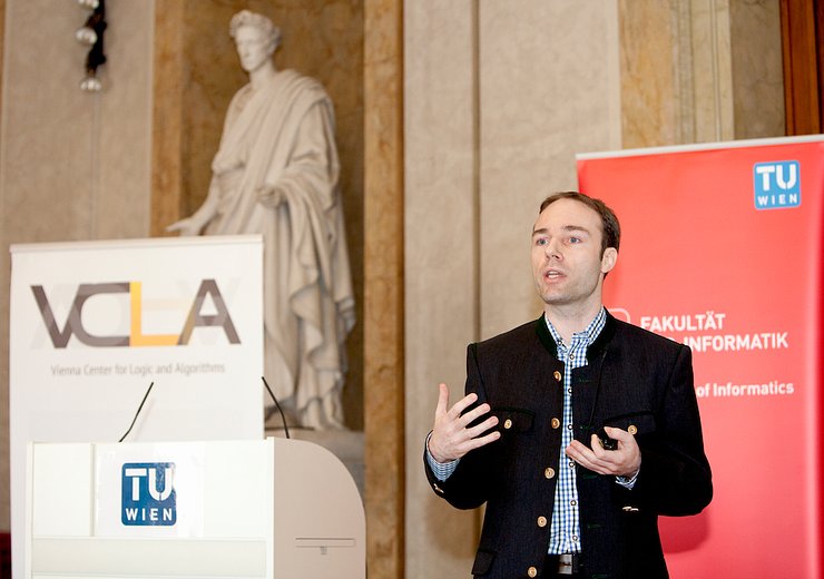 Georg Weissenbacher geht auf die Besonderheiten von "Battling Bugs with Interpolants" ein.