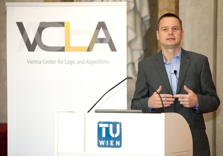 Der Co-Vorsitzende des VCLA Stefan Szeider schildert die historische Entwicklung von Logik und Algorithmen.