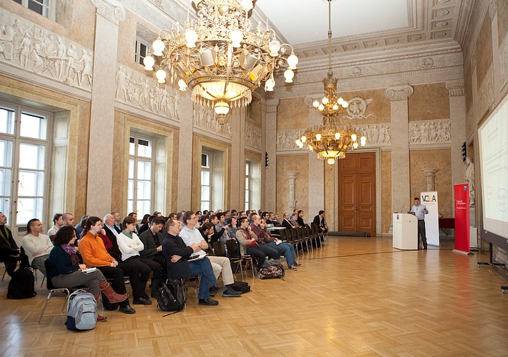 Interessiert folgt das Publikum den Ausführungen von Thomas A. Henzinger.