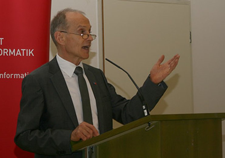Dekan G. Steinhardt eröffnet den EPILOG im WS 2012 und freut sich über die zahlreichen exzellenten Arbeiten des vergangenen Semesters. — Picture: TU Wien Informatics