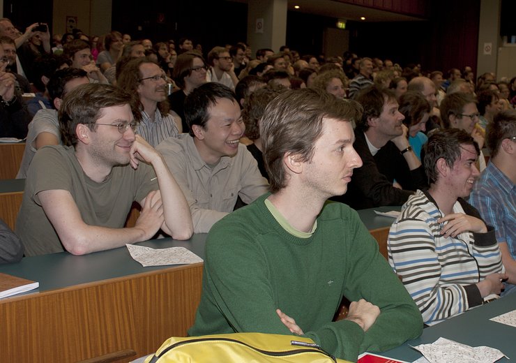 Magic tricks and Origami folding techniques: Erik Demaine inspired his audience at the Vienna Gödel Lecture 2014. — Picture: TU Wien Informatics