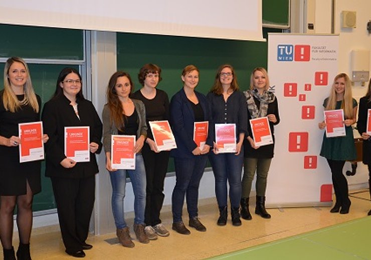Die Fakultät für Informatik vergibt heuer erstmals das Siemens Exzellenzstipendium für Frauen der Fakultät für Informatik an ihre zehn besten Studientinnen. v.l.n.r.:Michaela Jungwirth, Anna Renate Mitterböck, Gerta Sheganaku, Irene Hiess, Janis Meis — Picture: TU Wien Informatics