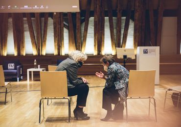 Discussions with rector Sabine Seidler during the COVID-19 pandemic (2021).